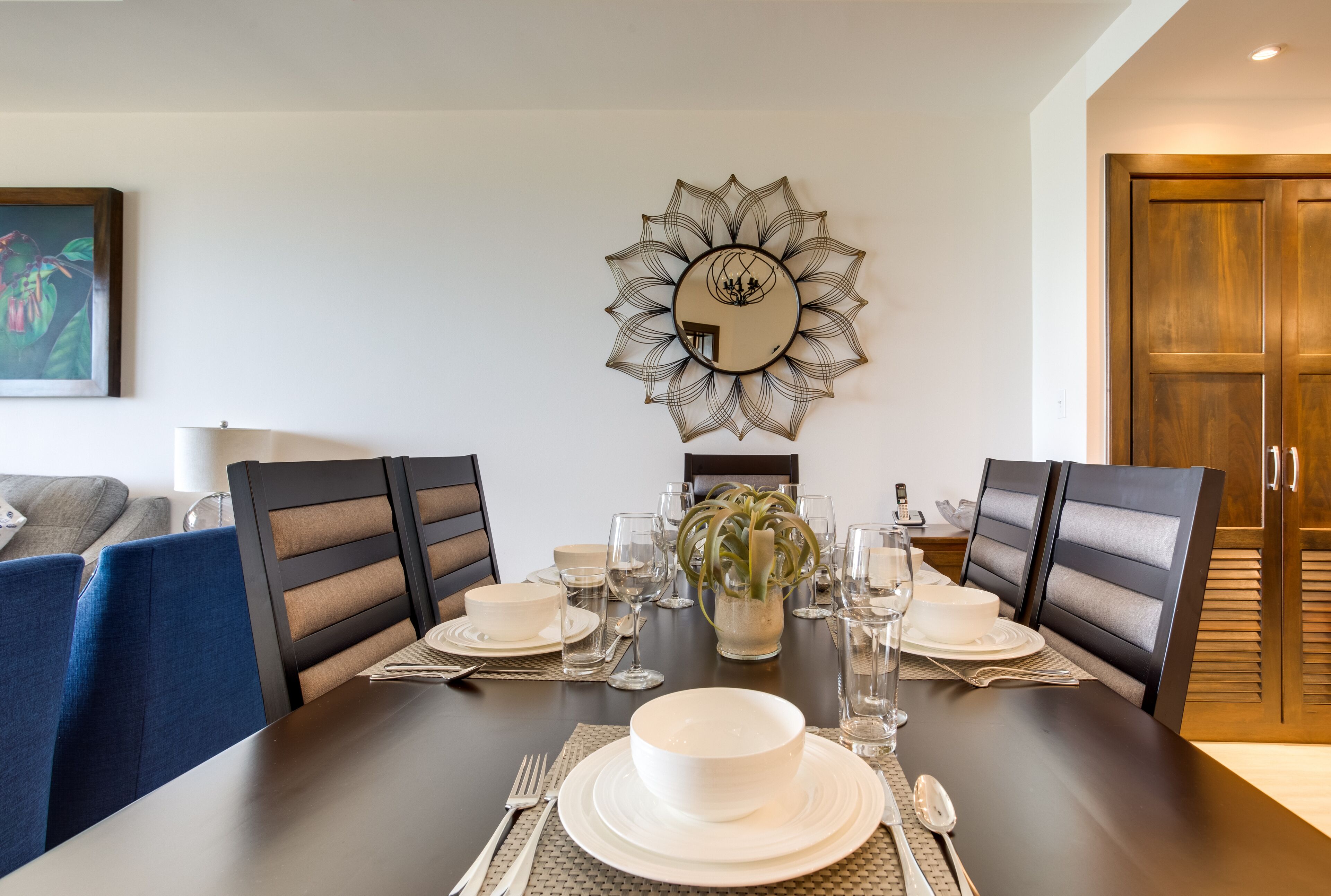 deluxe condo, 1 bedroom, beach view | in-room dining