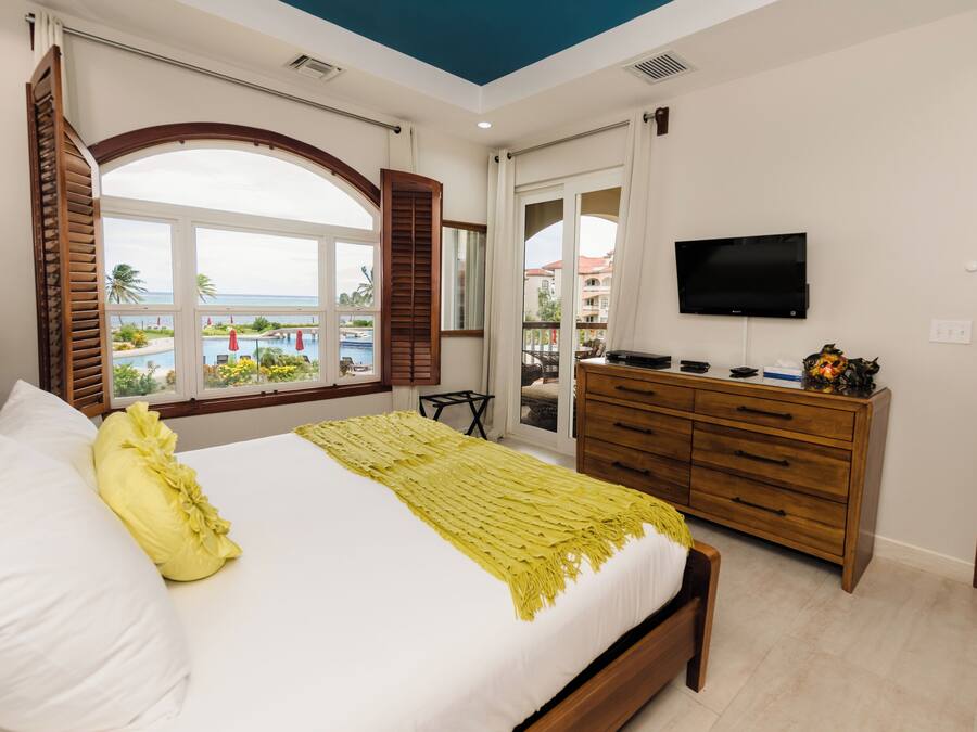 Condo, 2 Bedrooms, Sea View
