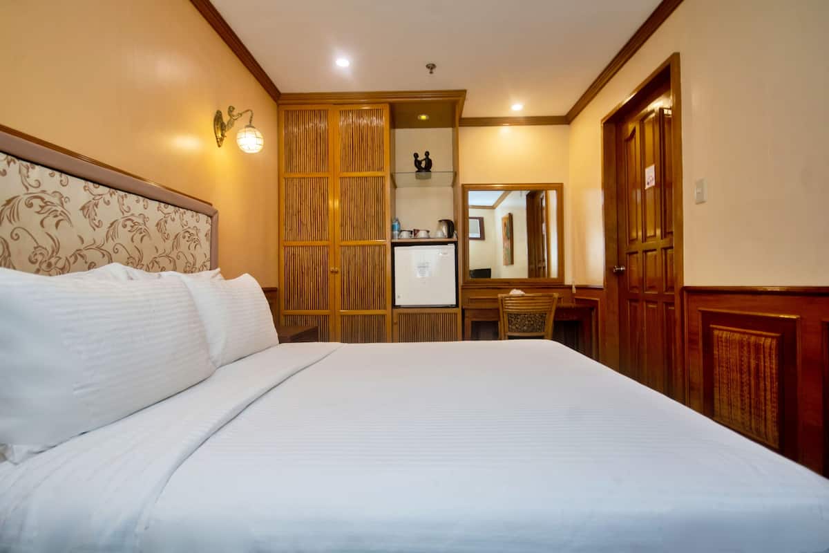 3-Bedroom Family Suite | 1 bedroom, minibar, in-room safe, individually decorated