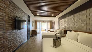 Minibar, in-room safe, individually decorated, individually furnished