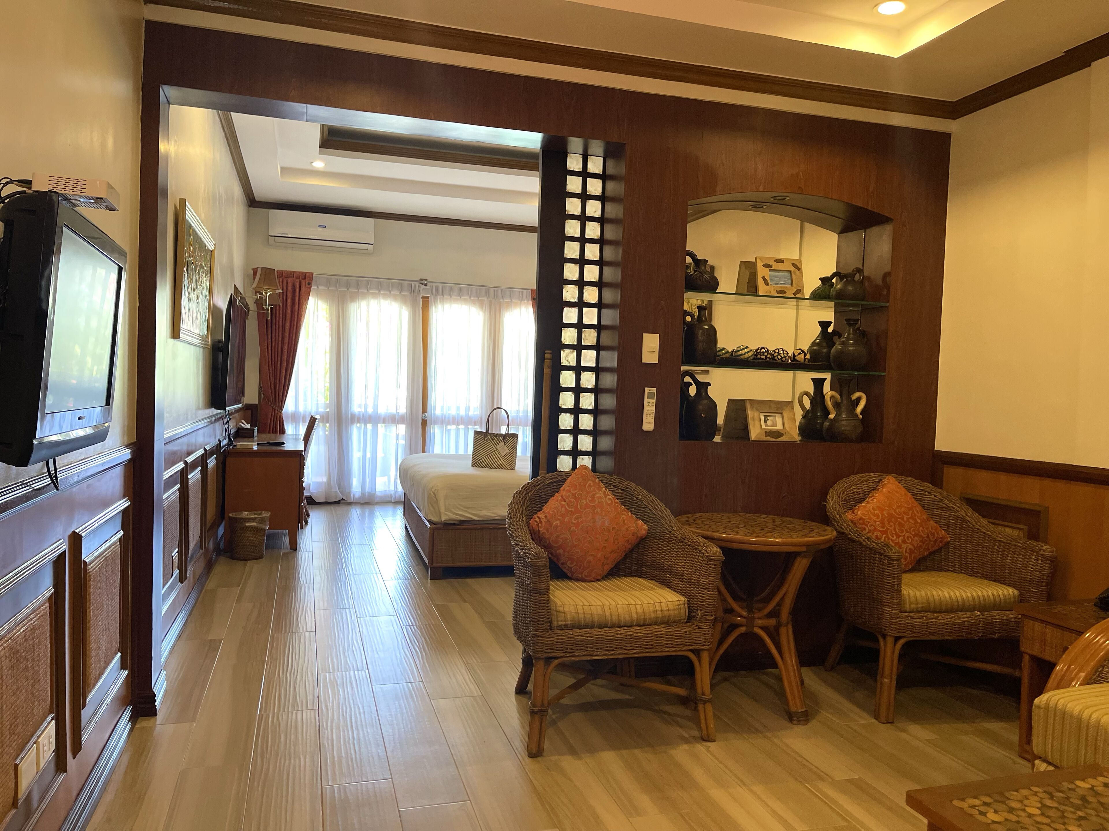 suite beachview | living area | tv