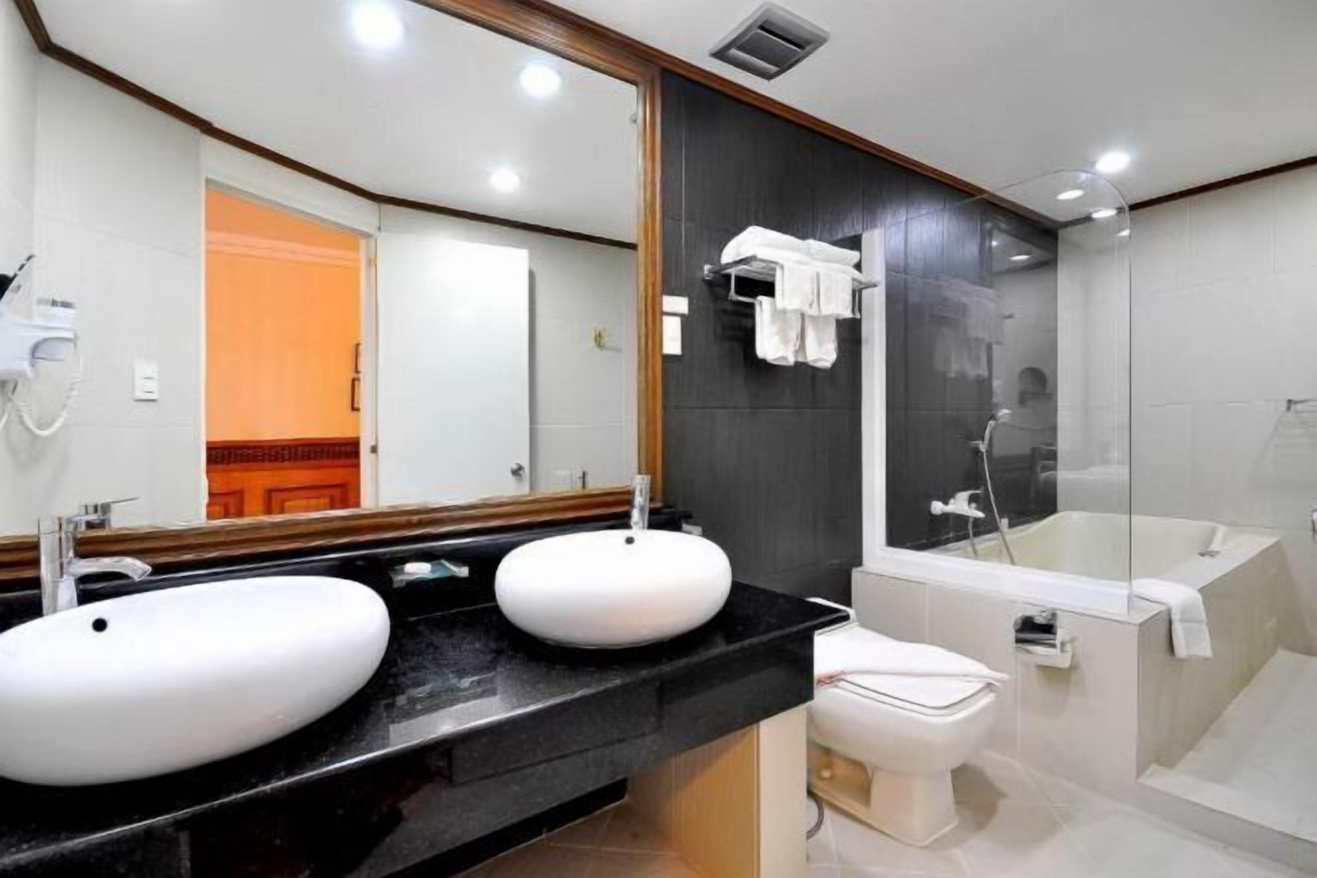 Bathroom | Shower, free toiletries, hair dryer, slippers