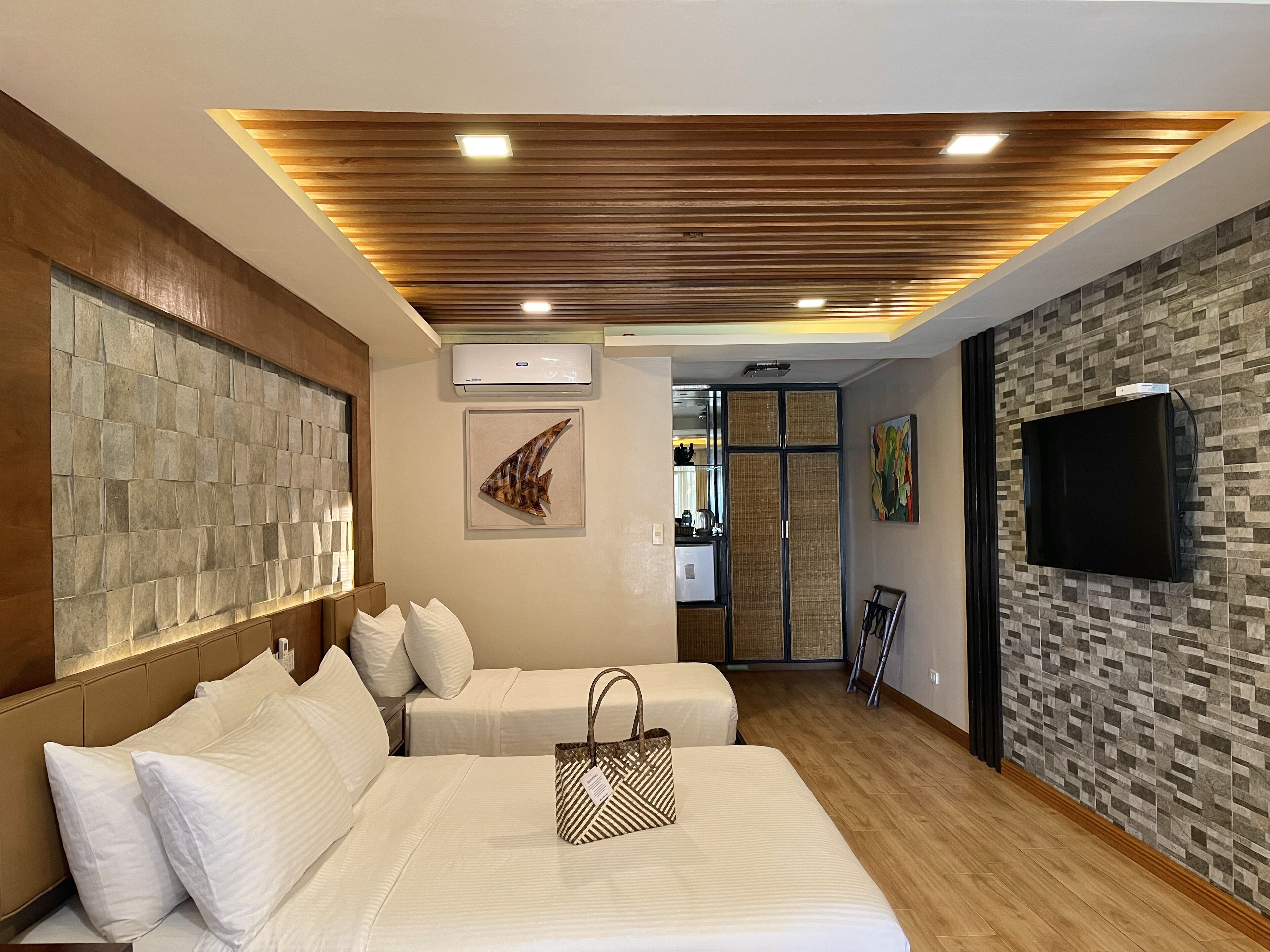 Minibar, in-room safe, individually decorated, individually furnished