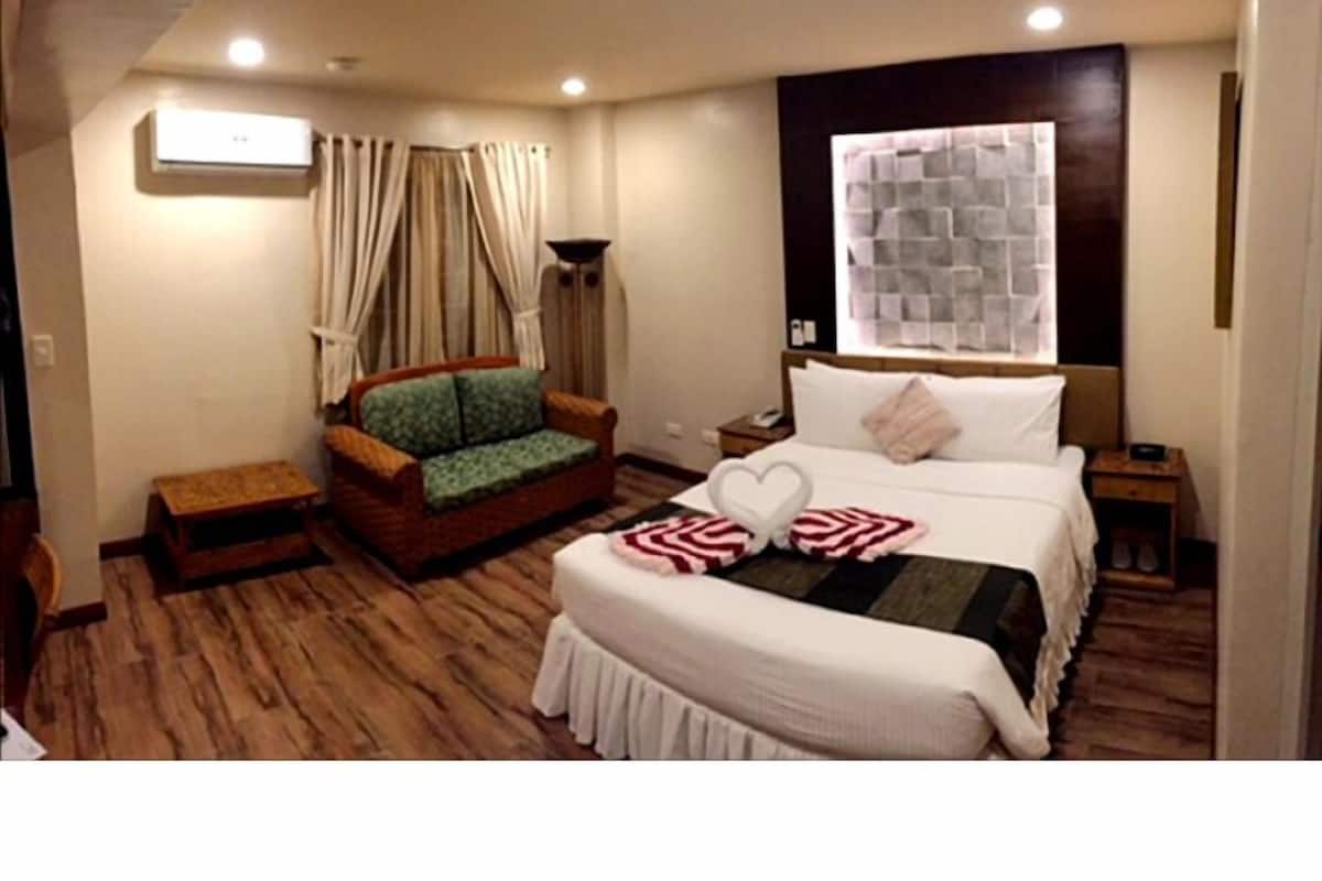 Minibar, Zimmersafe, individuell dekoriert, individuell eingerichtet