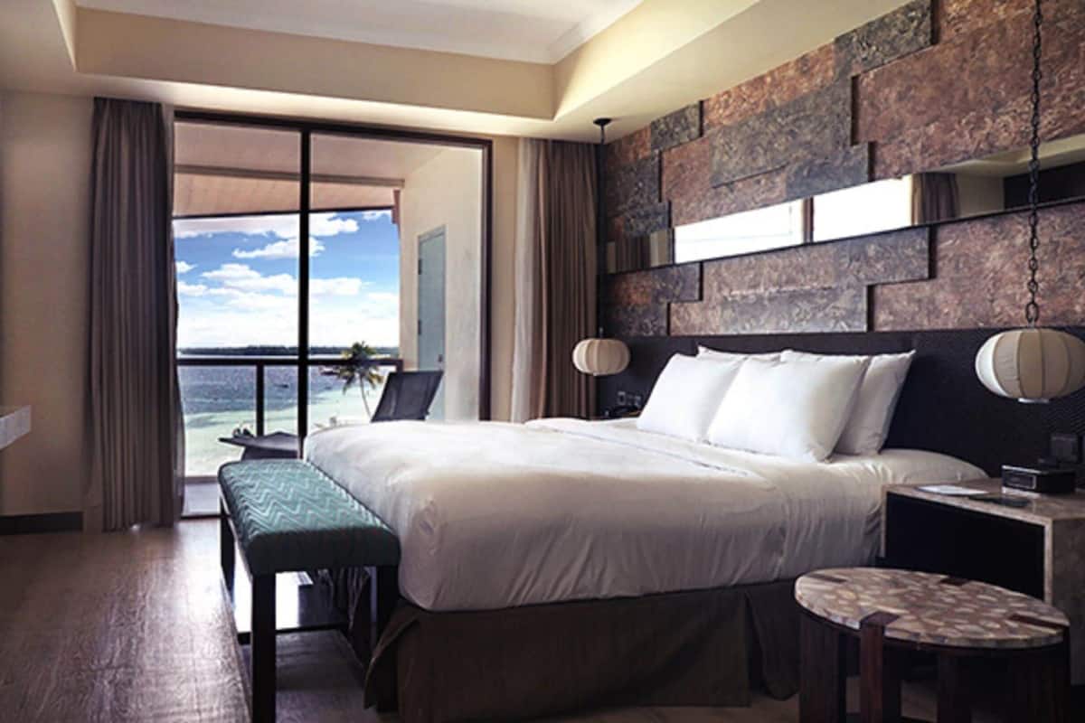 Minibar, in-room safe, desk, iron/ironing board