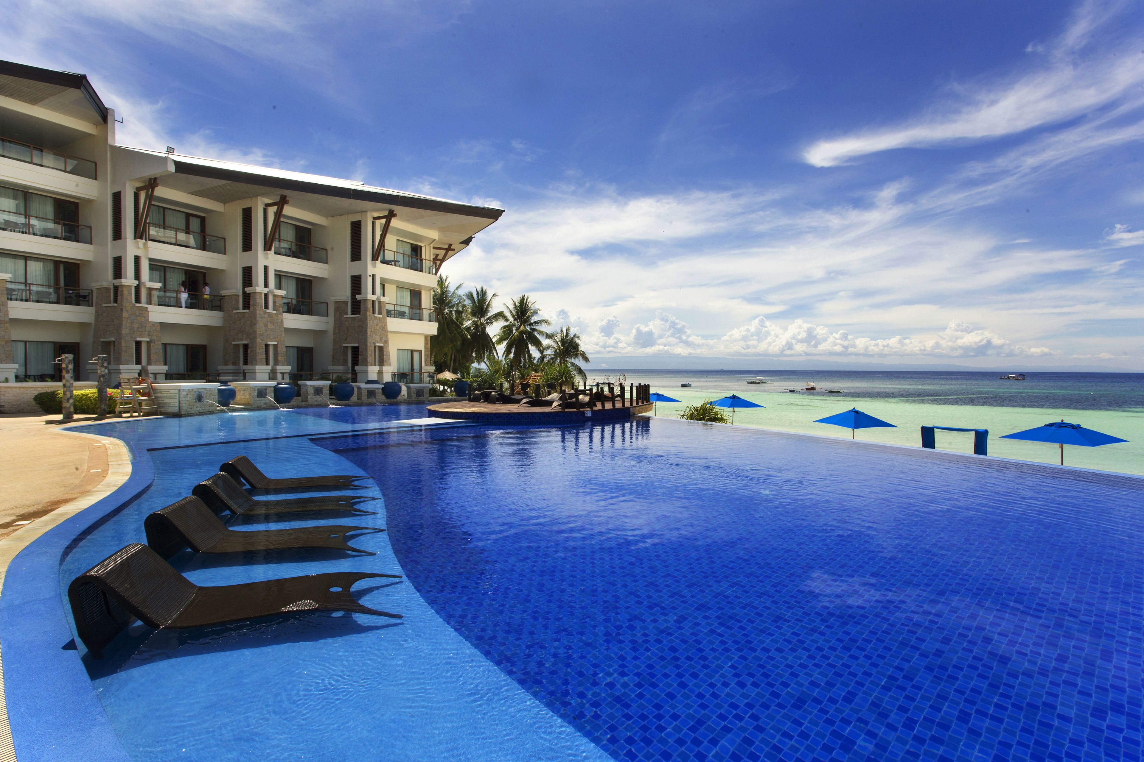 outdoor pool, pool loungers