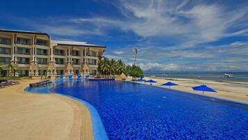 Outdoor pool, sun loungers
