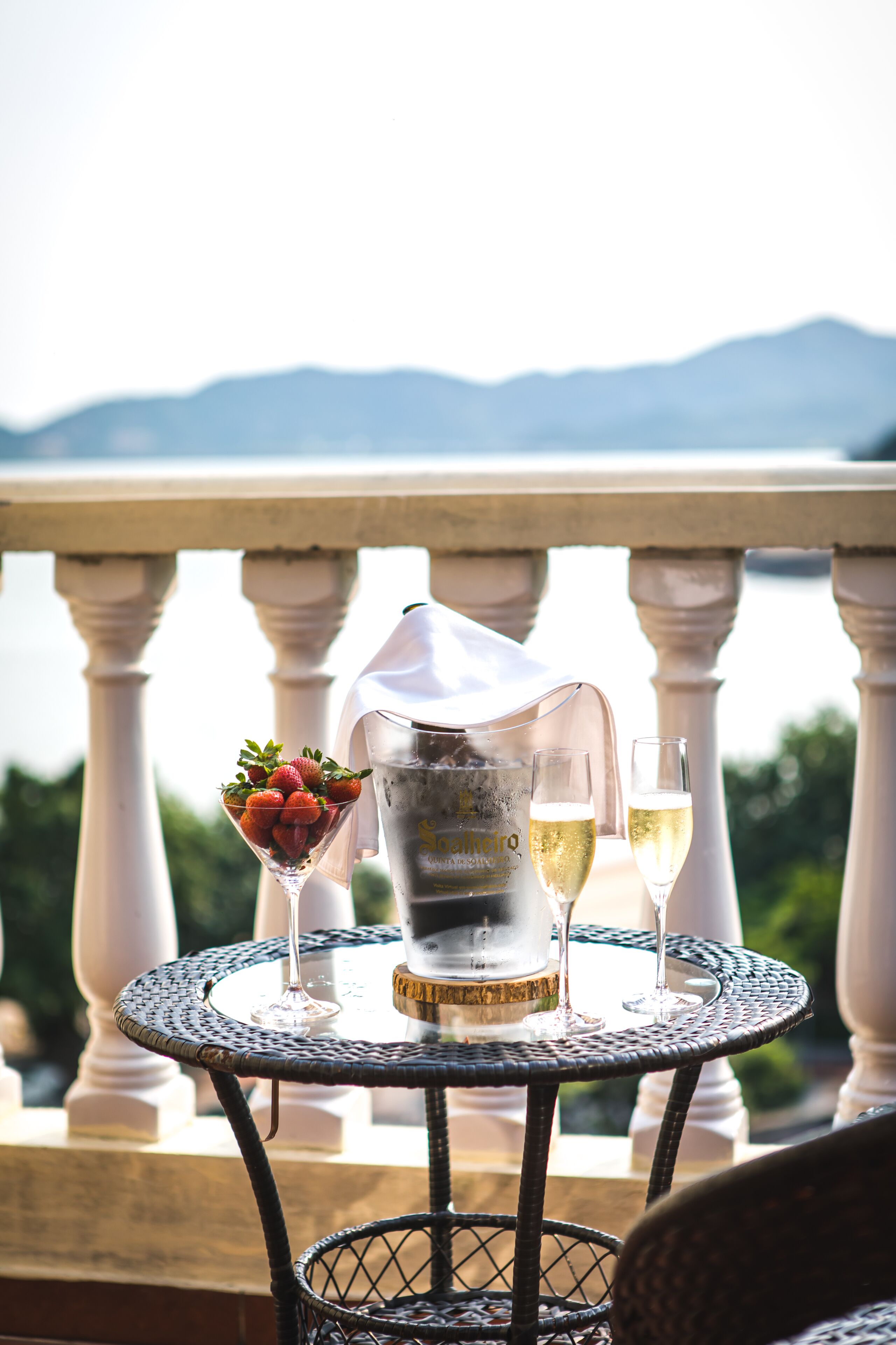 تناول الطعام داخل الغرفة