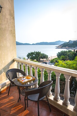 객실 내 식사 공간