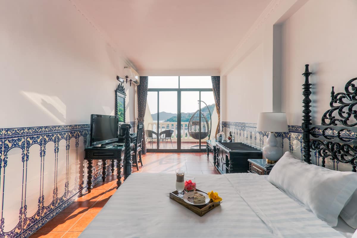 Superior Double Room, 1 King Bed, Balcony, Sea View | Minibar, desk, blackout drapes, iron/ironing board