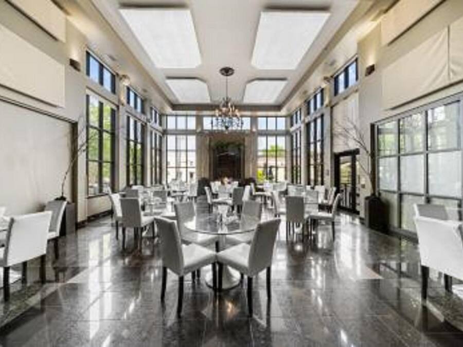 Sarapan, makan tengah hari dan makan malam dihidangkan