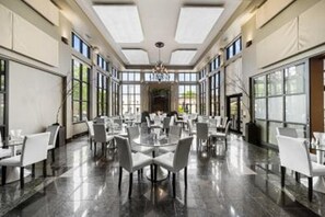 A spacious hotel lobby with a high ceiling, large windows, and a chandelier. - Perth Parkside Hotel and Spa, BW Premier Collection (Perth)