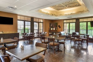 Free daily full breakfast - Perth Parkside Hotel and Spa, BW Premier Collection (Perth)