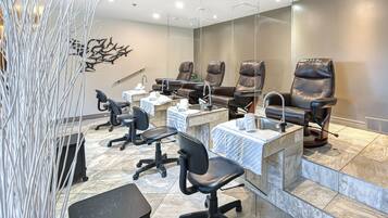 Couples treatment room(s), body treatments, aromatherapy