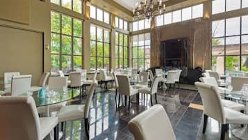 Breakfast, lunch and dinner served