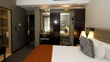 1 bedroom, premium bedding, minibar, in-room safe