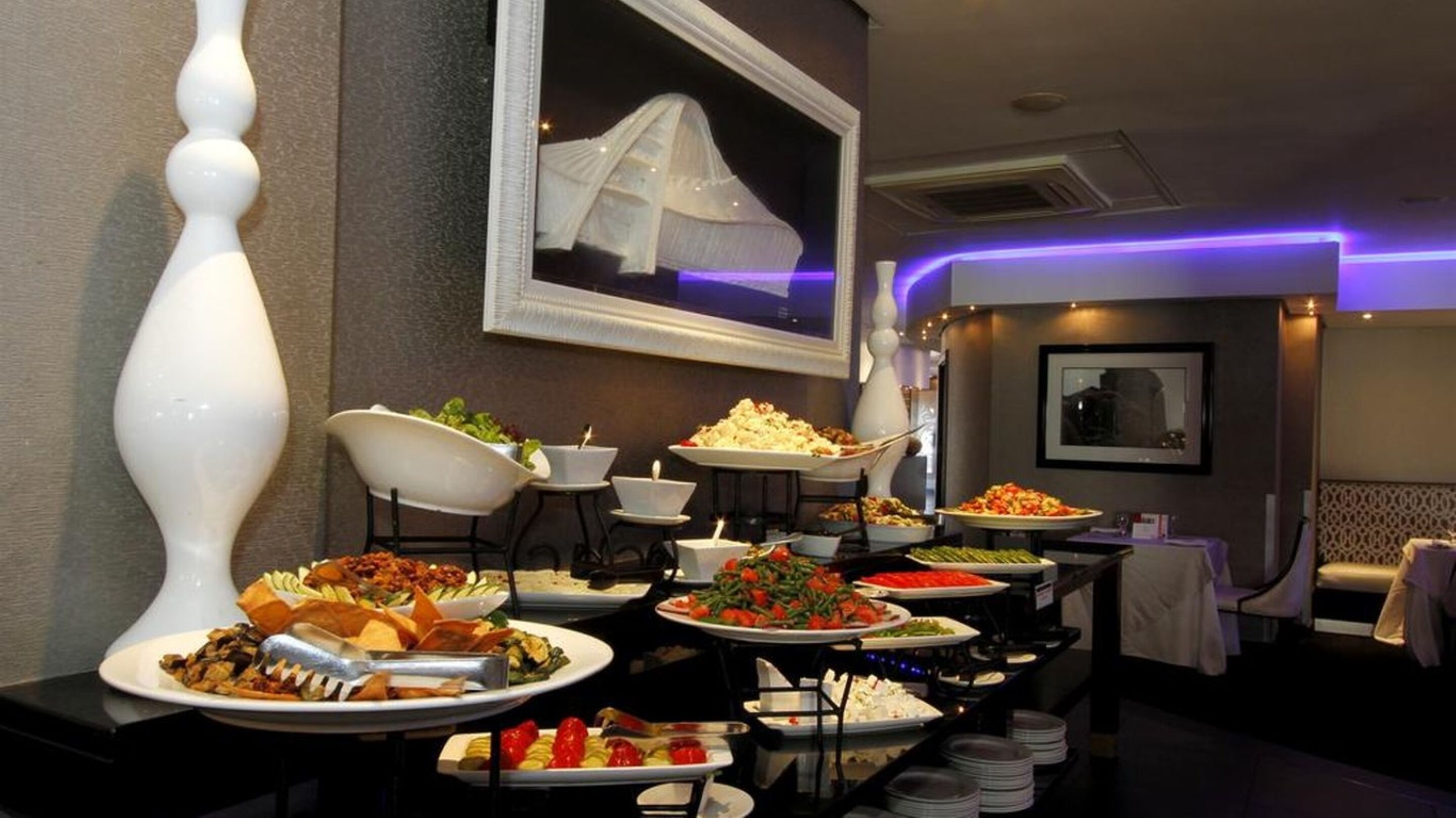 Café da manhã com buffet todos os dias (ZAR 230 por pessoa) 