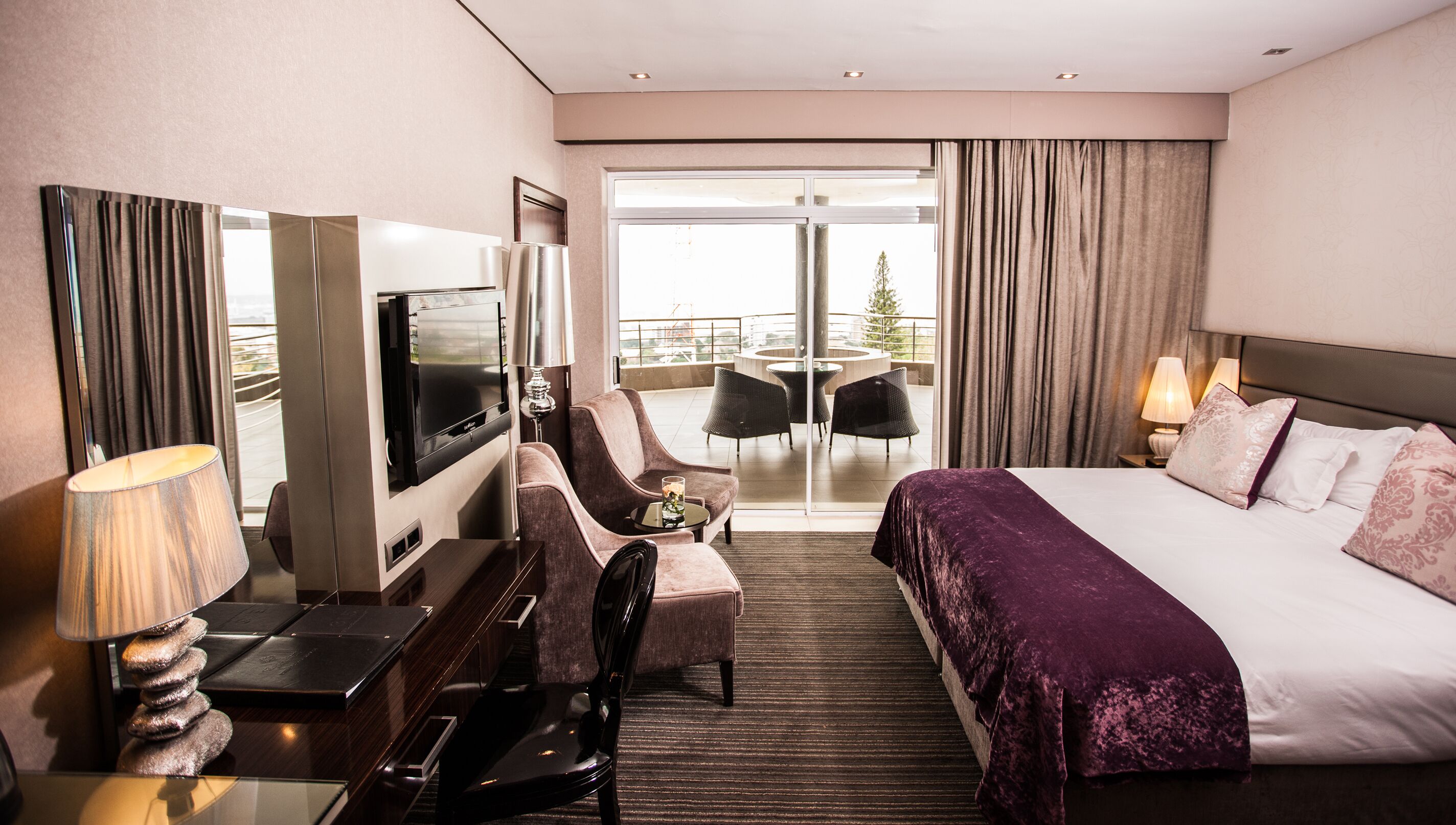 1 bedroom, premium bedding, minibar, in-room safe