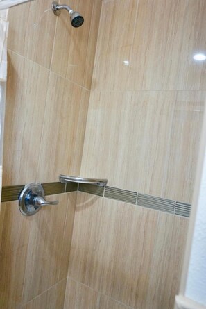 Đồ dùng nhà tắm miễn phí, khăn tắm 