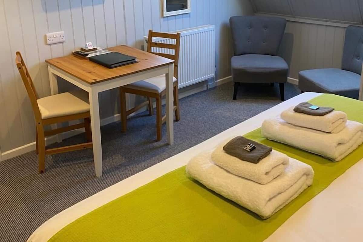 Classic Studio | In-room dining