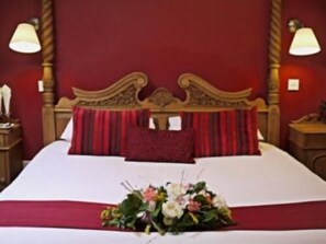 Individually decorated, individually furnished, desk, iron/ironing board - Gardeners Country Inn (Hull)