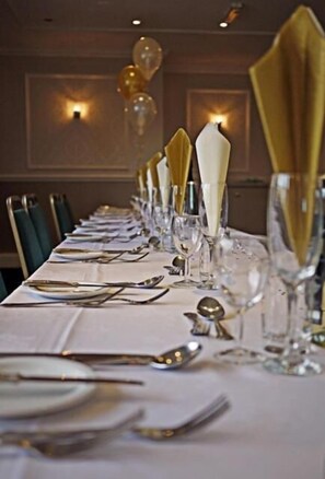 Lunch and dinner served - Gardeners Country Inn (Hull)