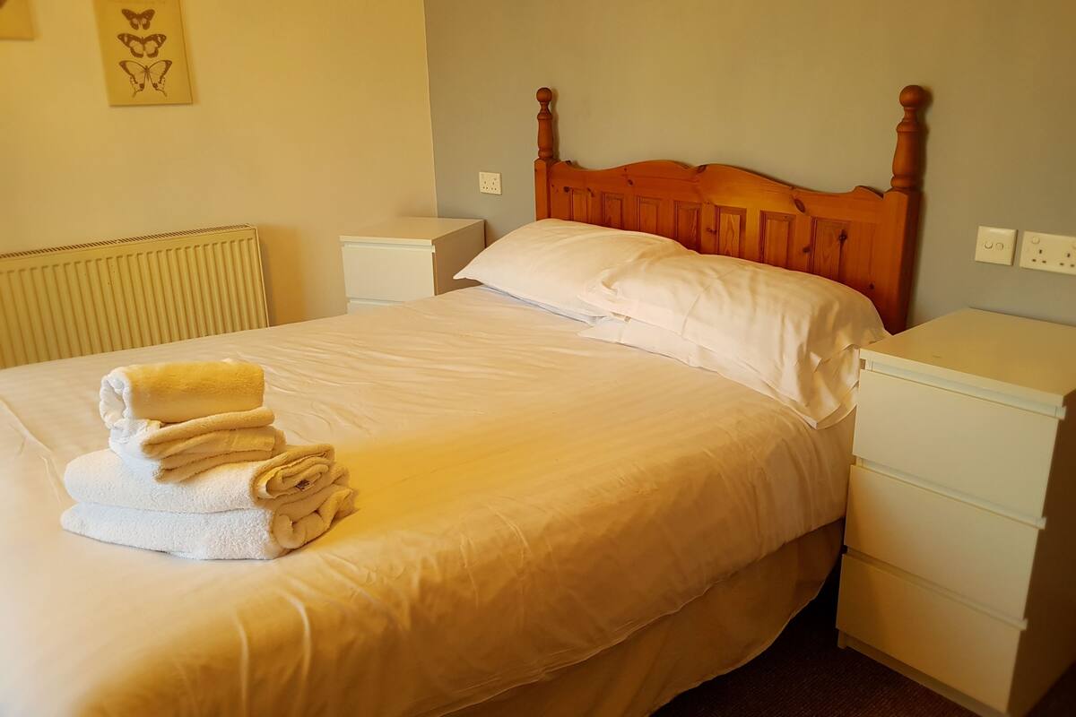 Standard Double Room, Accessible | Desk, iron/ironing board, WiFi (free), individually decorated