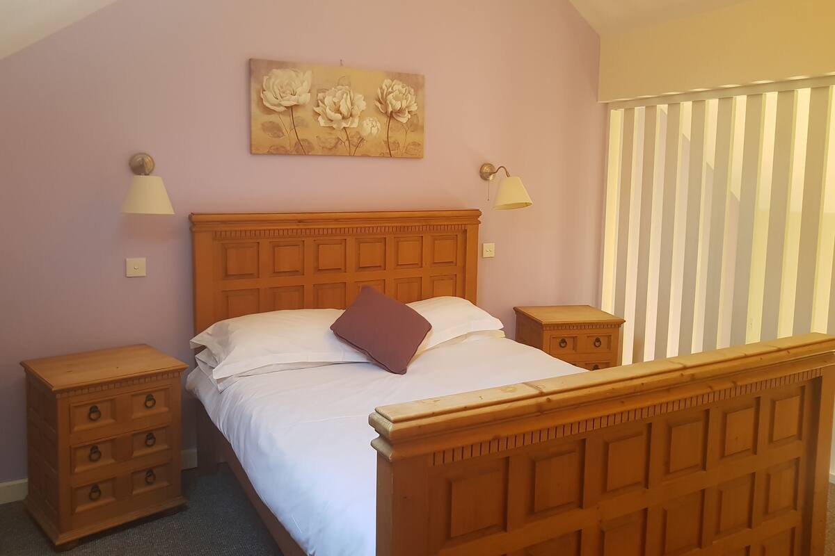 Desk, iron/ironing board, WiFi (free), individually decorated