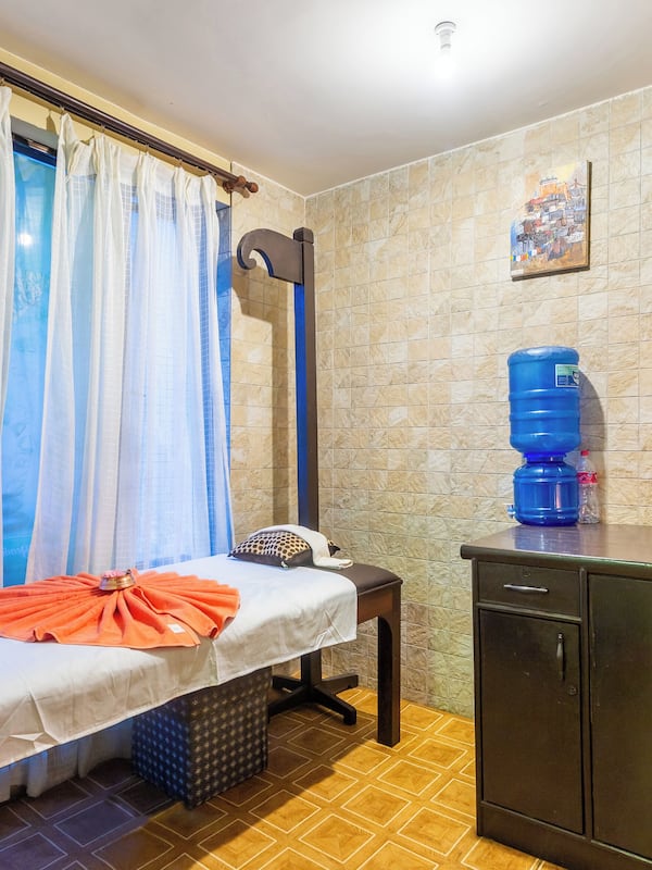 Couples treatment room(s), sauna, body treatments, aromatherapy