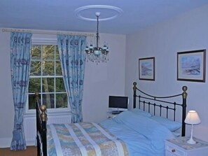 Iron/ironing board, free WiFi, bed sheets - The Old Rectory (Whitby)