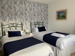 ツインルーム エンスイート | WiFi (無料)、ベッドシーツ