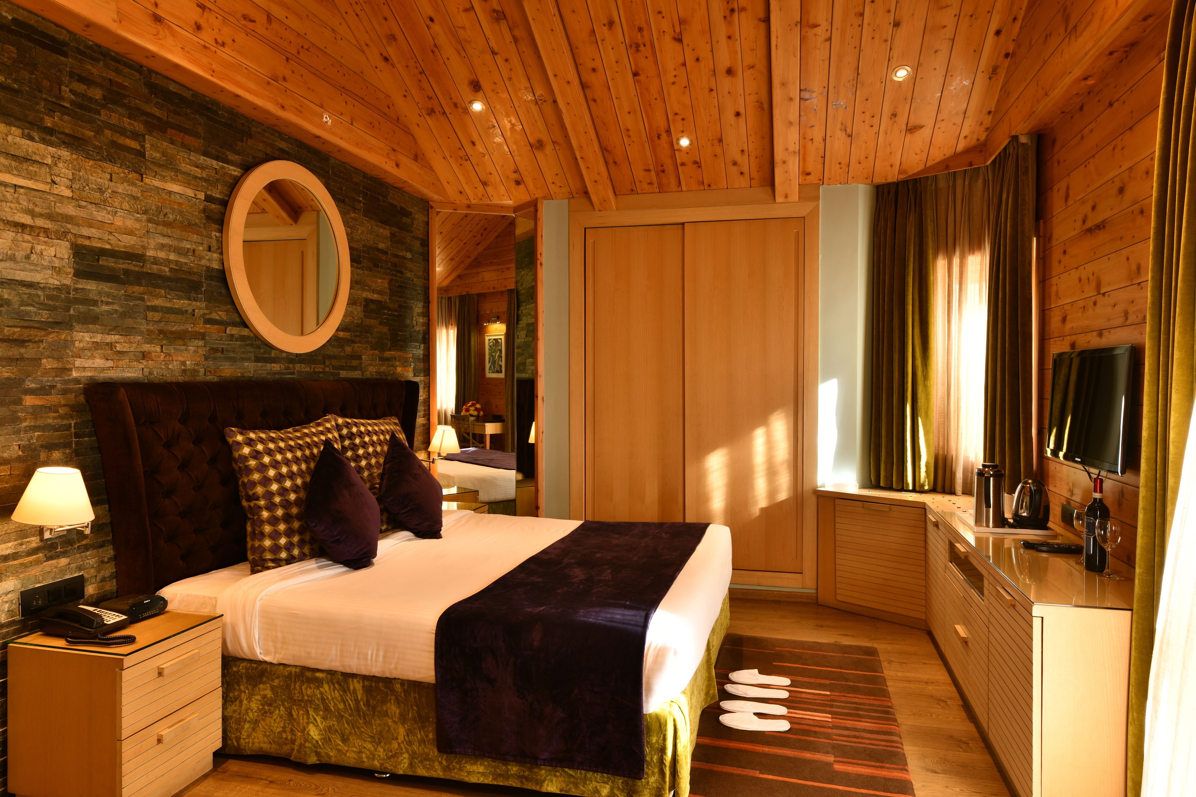 elite room | premium bedding, minibar, in-room safe, laptop workspace