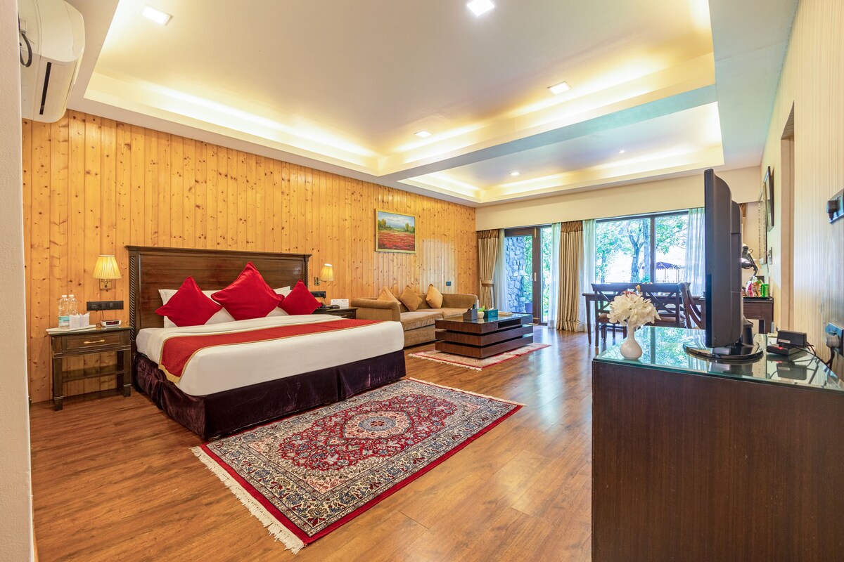 The Residence  | Premium bedding, minibar, in-room safe, laptop workspace