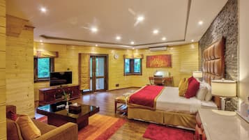 Luxury Double Room | Premium bedding, minibar, in-room safe, laptop workspace