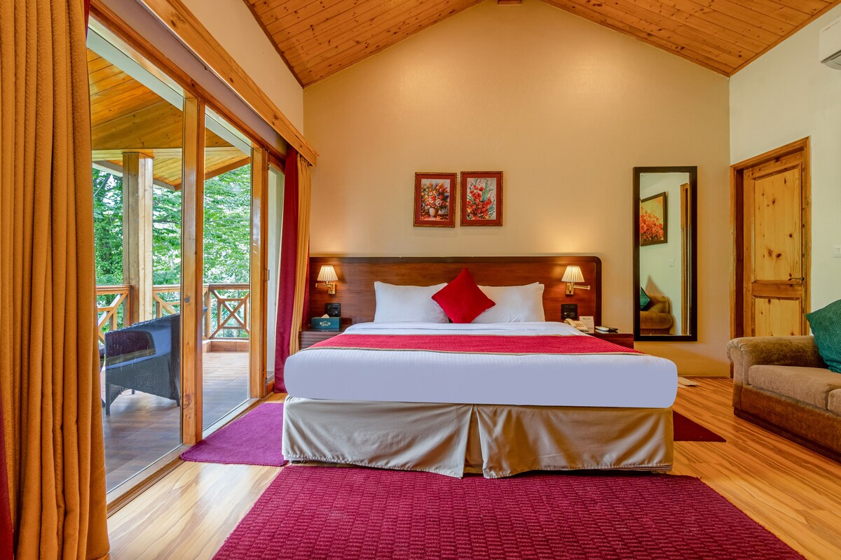 Director Bungalow | Premium bedding, minibar, in-room safe, laptop workspace