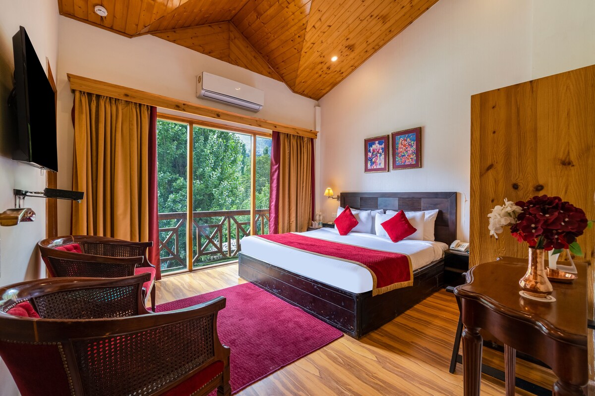 Premium bedding, minibar, in-room safe, laptop workspace