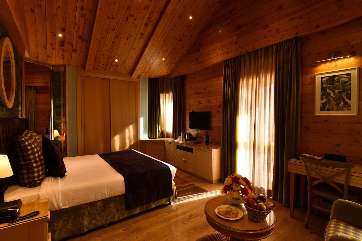 elite room | premium bedding, minibar, in-room safe, laptop workspace