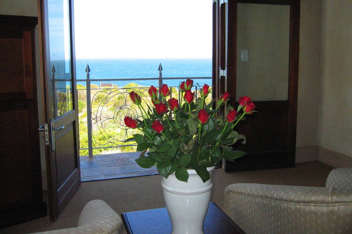 1 bedroom, premium bedding, minibar, in-room safe