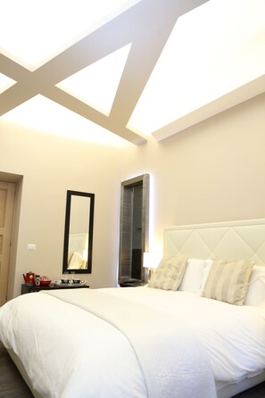 Executive Double Room, 1 Double Bed, Balcony | Frette Italian sheets, down comforters, free minibar, in-room safe - Relais Sistina (Rome)