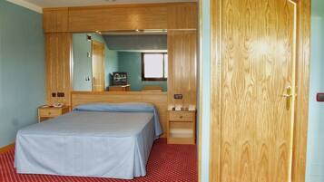 In-room safe, desk, rollaway beds