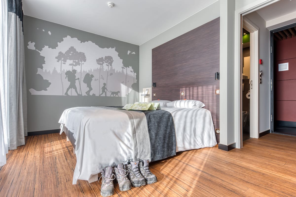 standard double room | 1 bedroom, minibar, in-room safe, desk