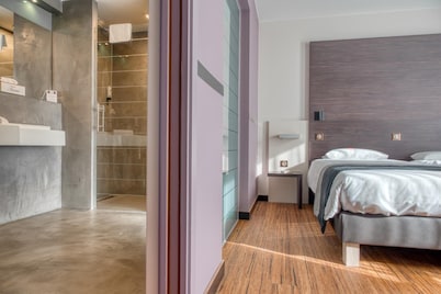 Le Merceny Motel