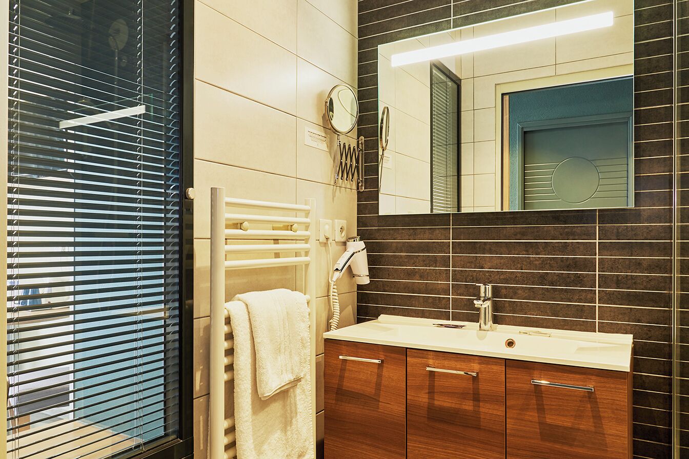 cottage, garden view, annex building | bathroom | shower, towels