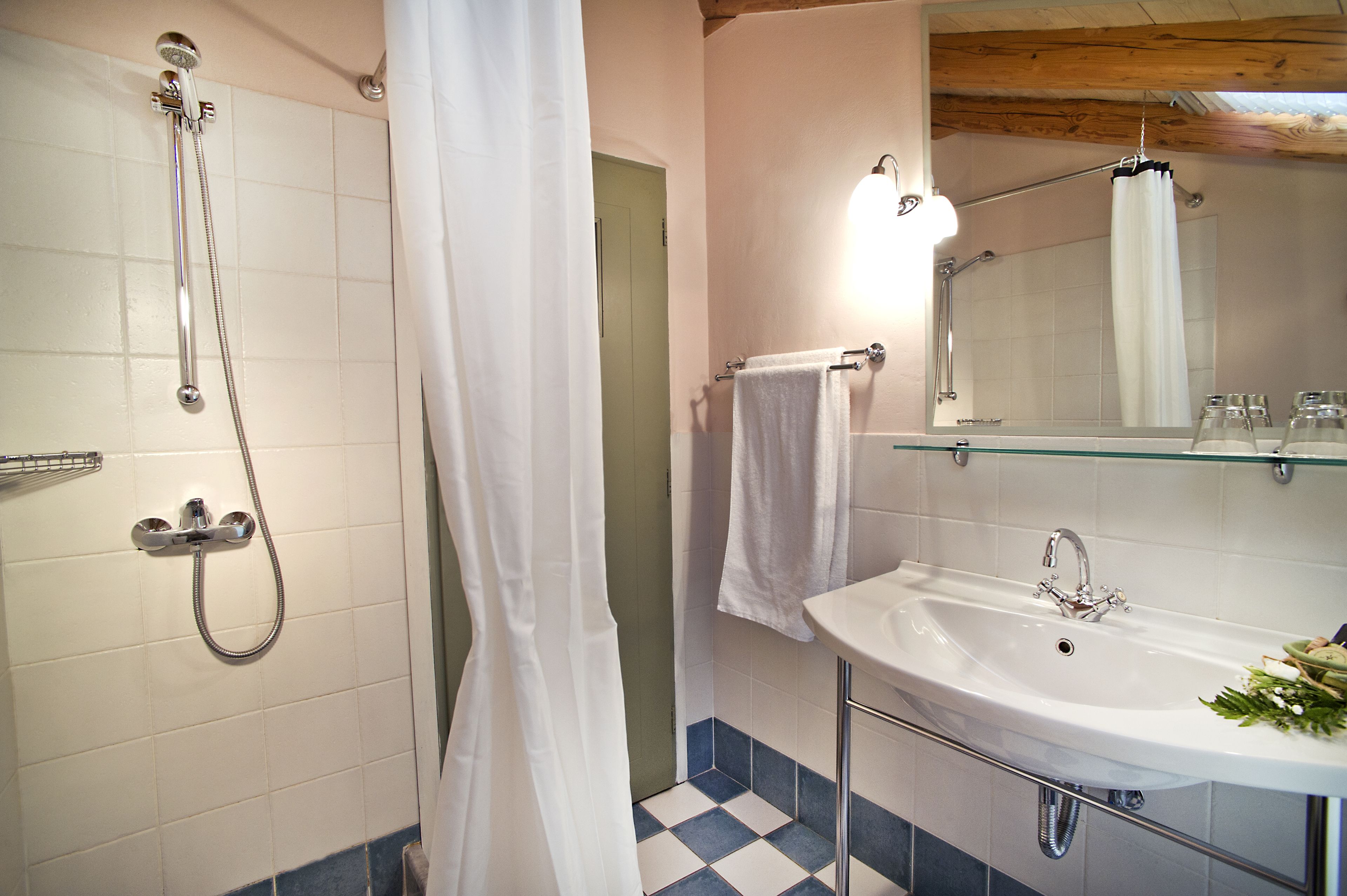 studio | bathroom shower