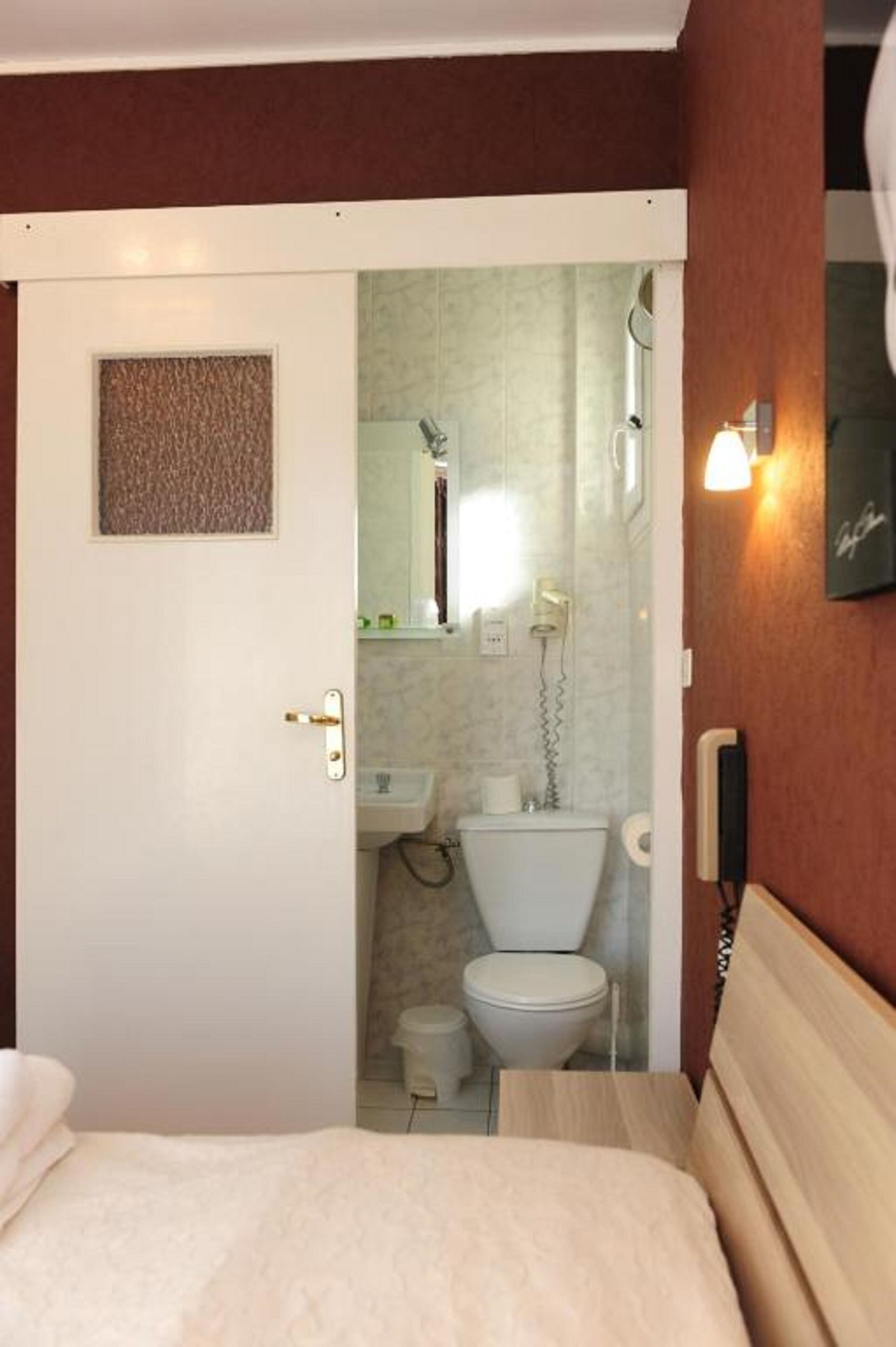 standard double room | bathroom | hair dryer, towels