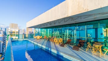 Außenpool, Liegestühle