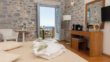 Quarto casal luxo, vista para o mar | Roupas de cama premium, cofres nos quartos, individualmente decorados