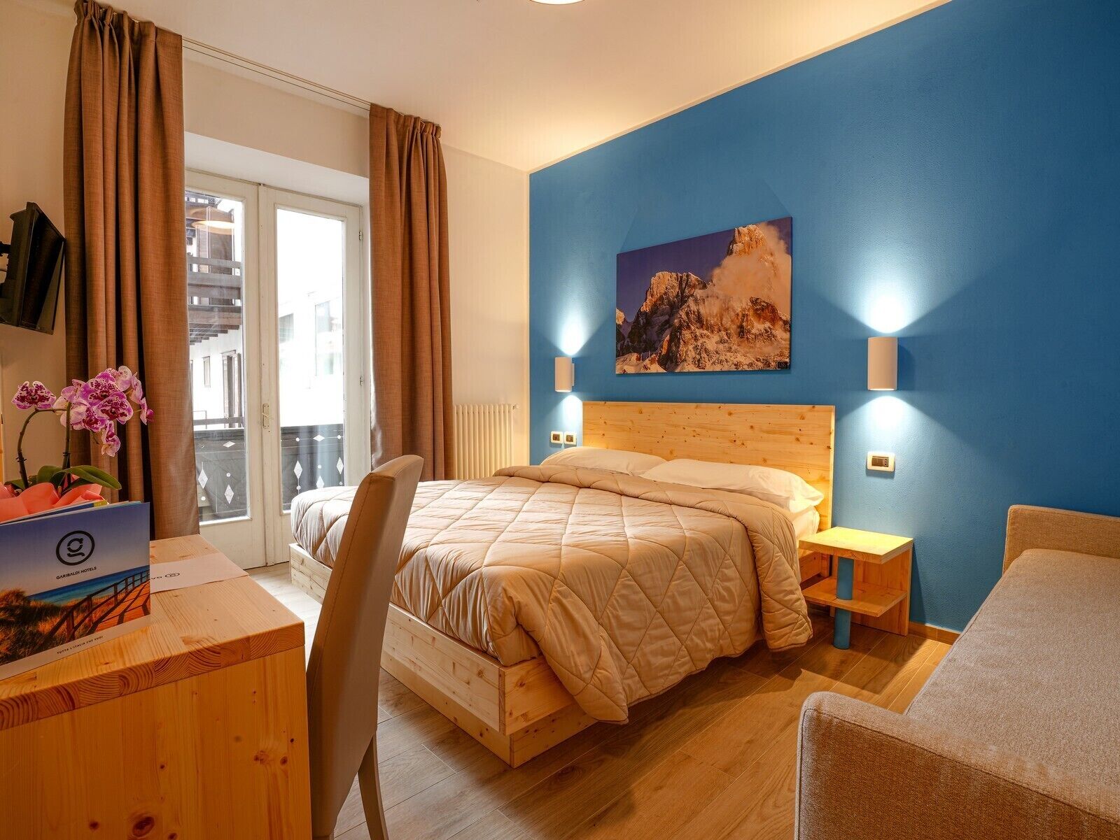 Coffres-forts dans les chambres, bureau, draps fournis