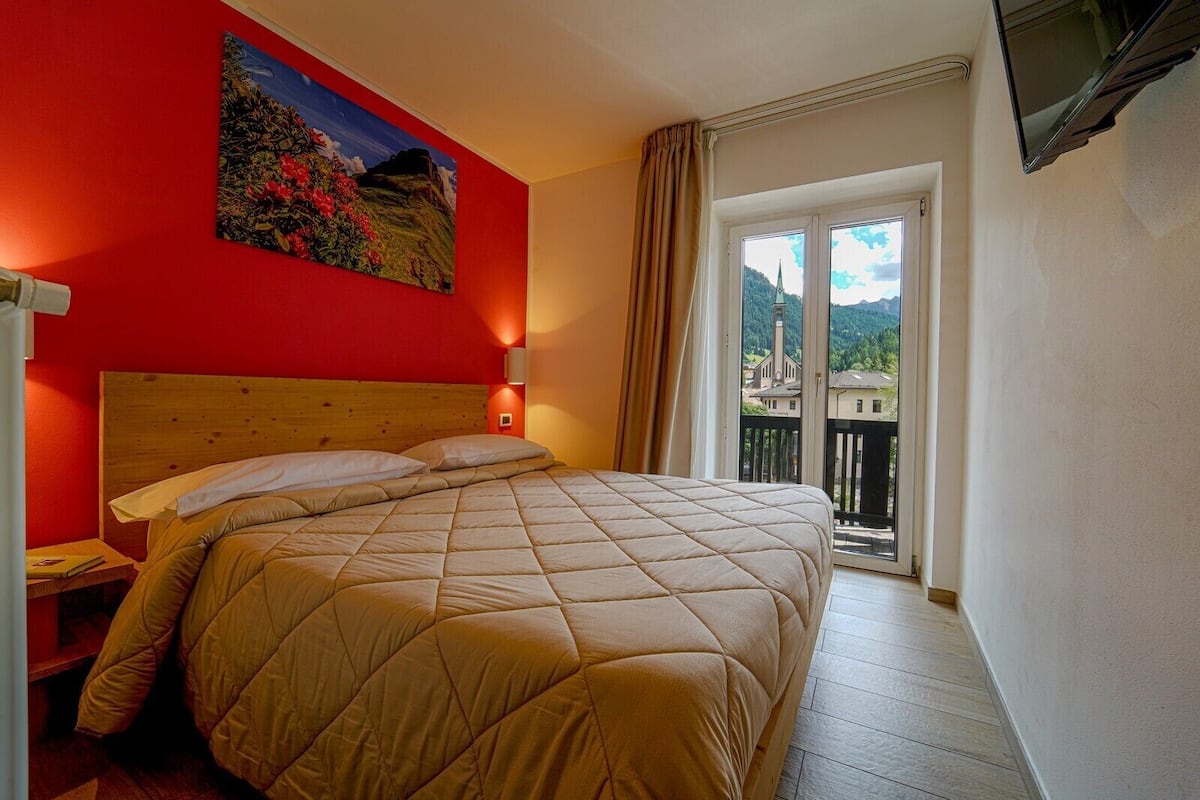 Kamar Double Ekonomi, 1 Tempat Tidur Double | 1 kamar tidur, brankas, meja kerja, dan seprai linen