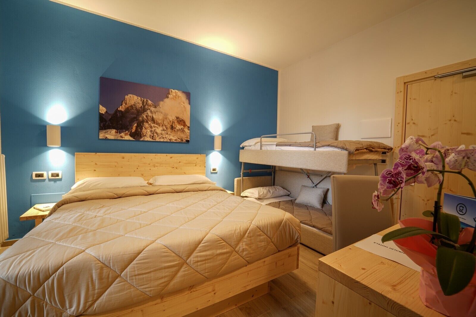 Coffres-forts dans les chambres, bureau, draps fournis